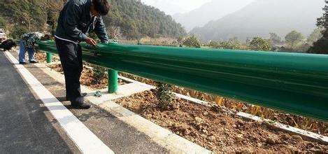 内蒙古高速公路波形护栏板厂家直销